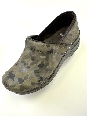 Dansko Professional Camo Nubuck Suede Clogs Size 37 EU Slip On Comfort Shoes NEW